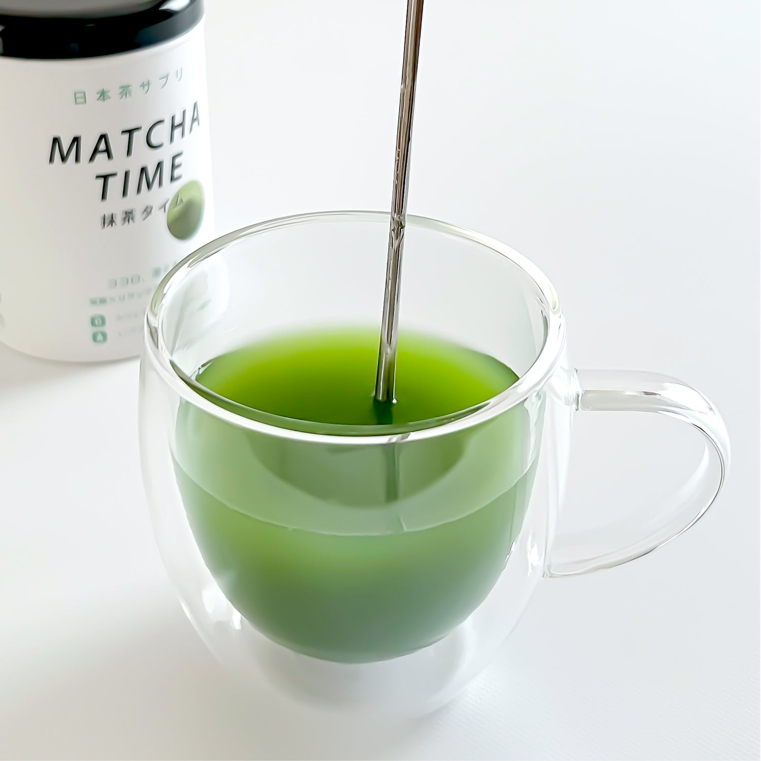 鮮やかな抹茶色の水色です